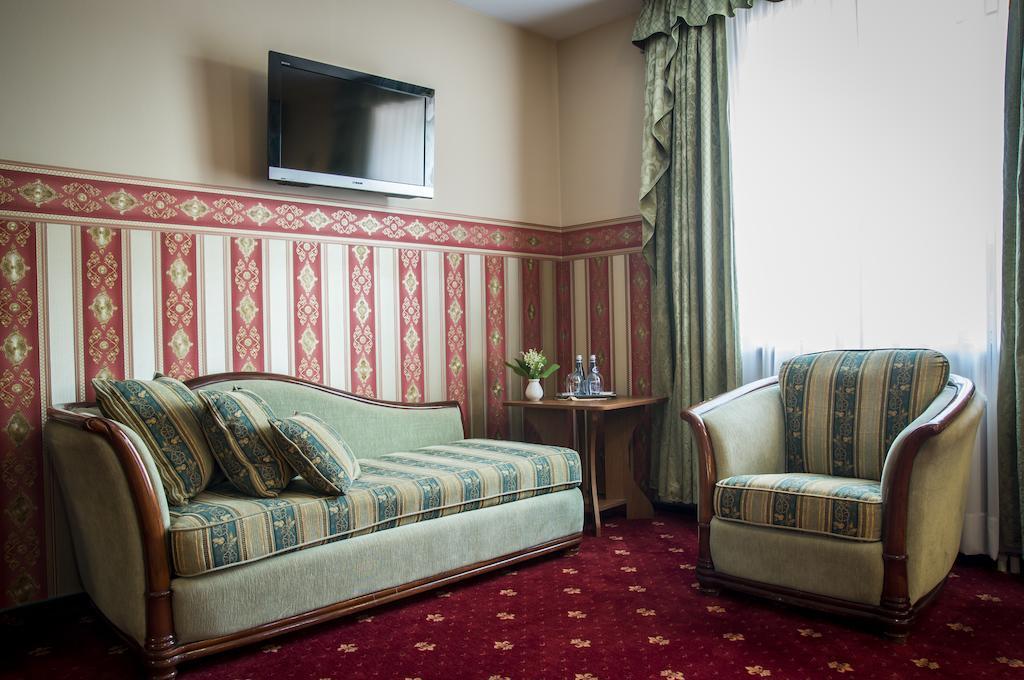 Hotel Mazurski Dworek Mikołajki Ruang foto