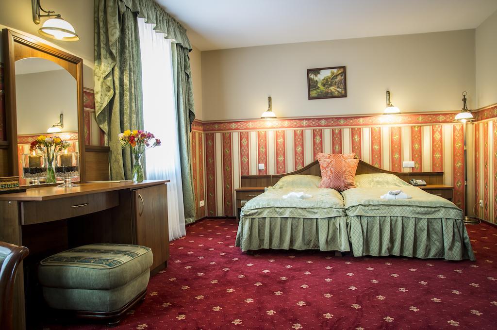 Hotel Mazurski Dworek Mikołajki Ruang foto