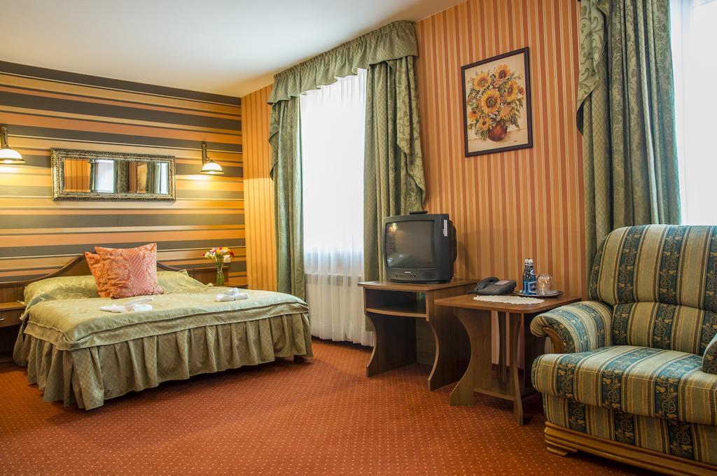 Hotel Mazurski Dworek Mikołajki Ruang foto