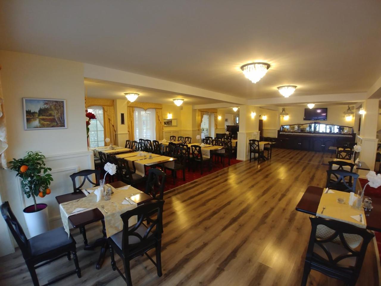 Hotel Mazurski Dworek Mikołajki Bagian luar foto
