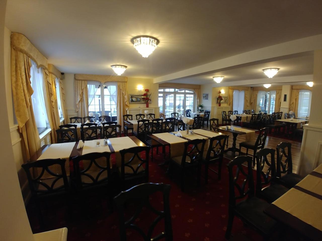 Hotel Mazurski Dworek Mikołajki Bagian luar foto