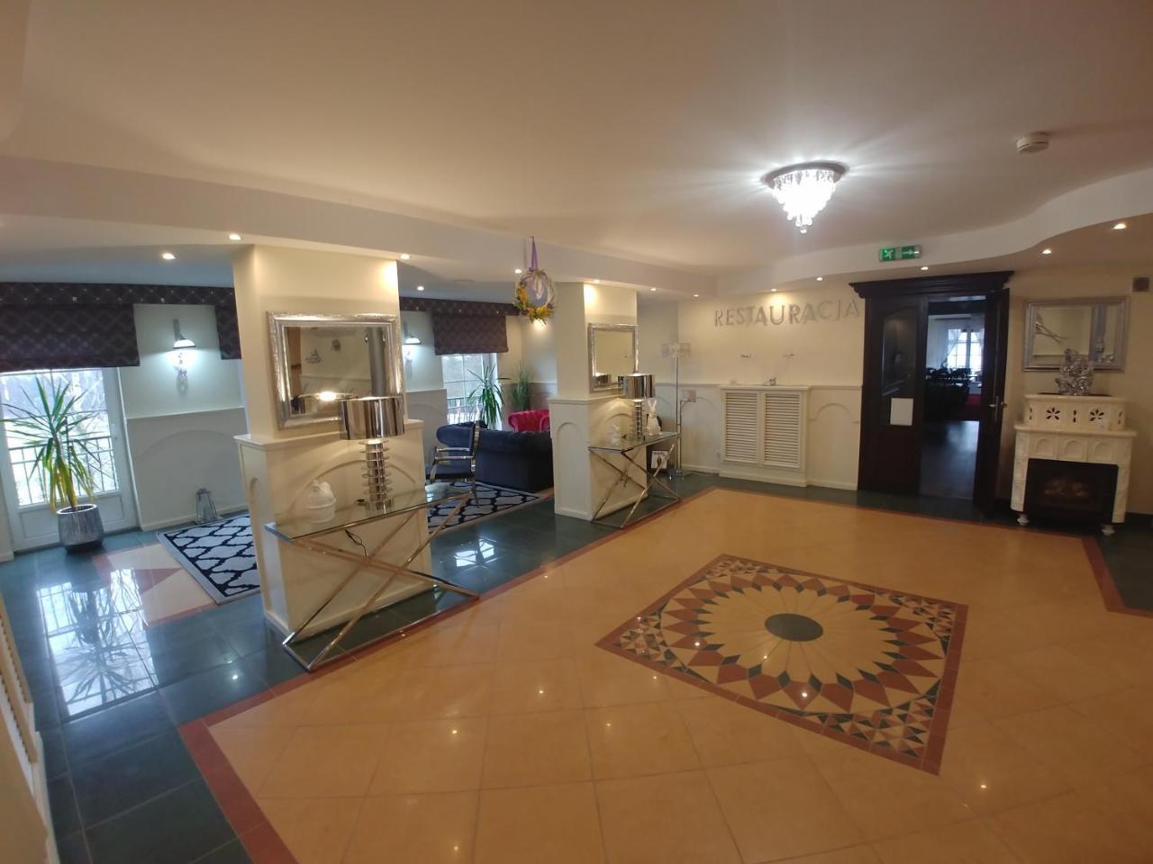 Hotel Mazurski Dworek Mikołajki Bagian luar foto