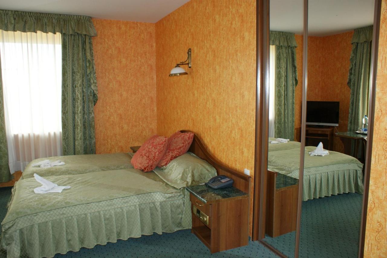 Hotel Mazurski Dworek Mikołajki Ruang foto